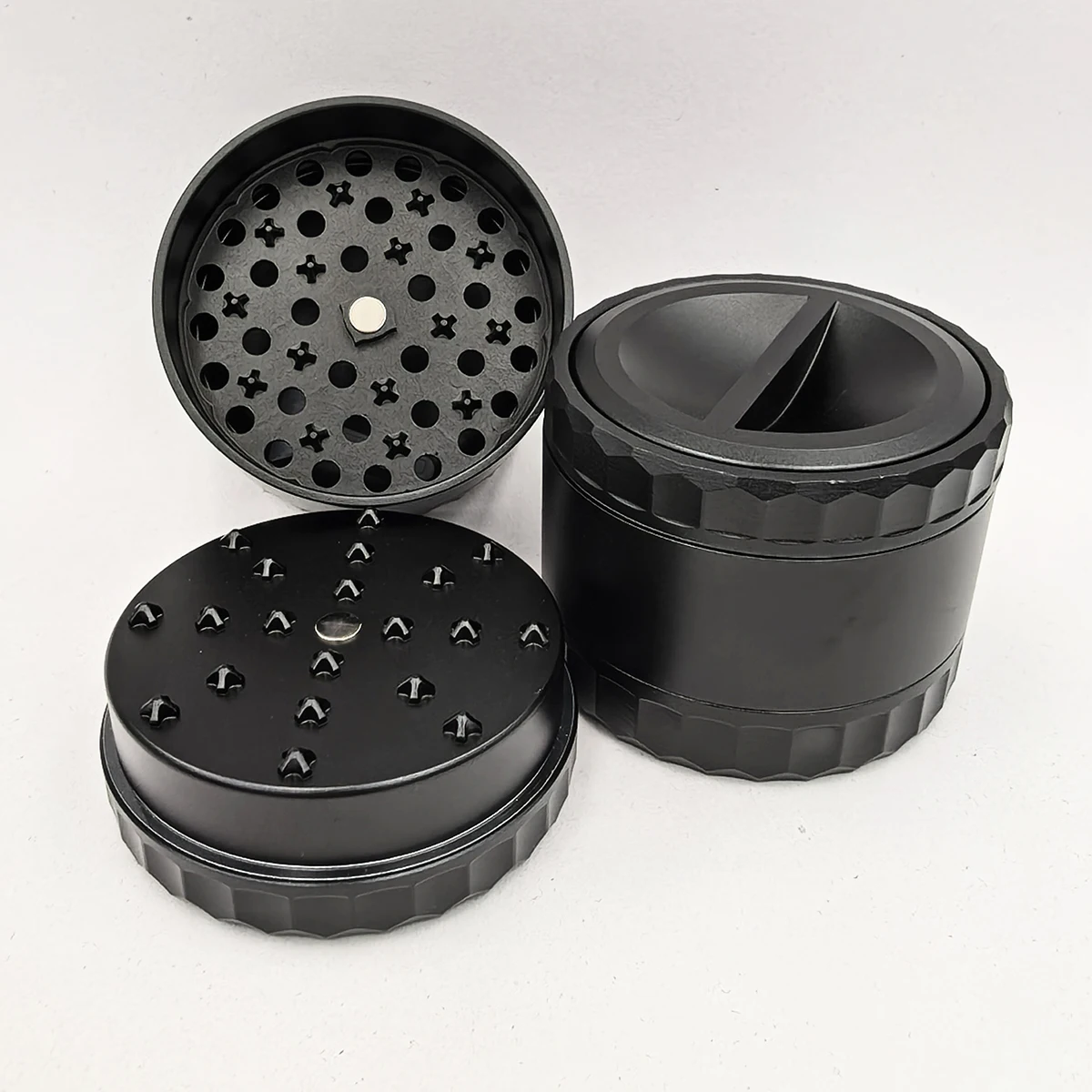Capacity Herb Grinder Aluminum 63mm 2.5" Grinder 3-Piece 4-Parts Grinder Anti-jamming Teeth & Large Bottom Chamber