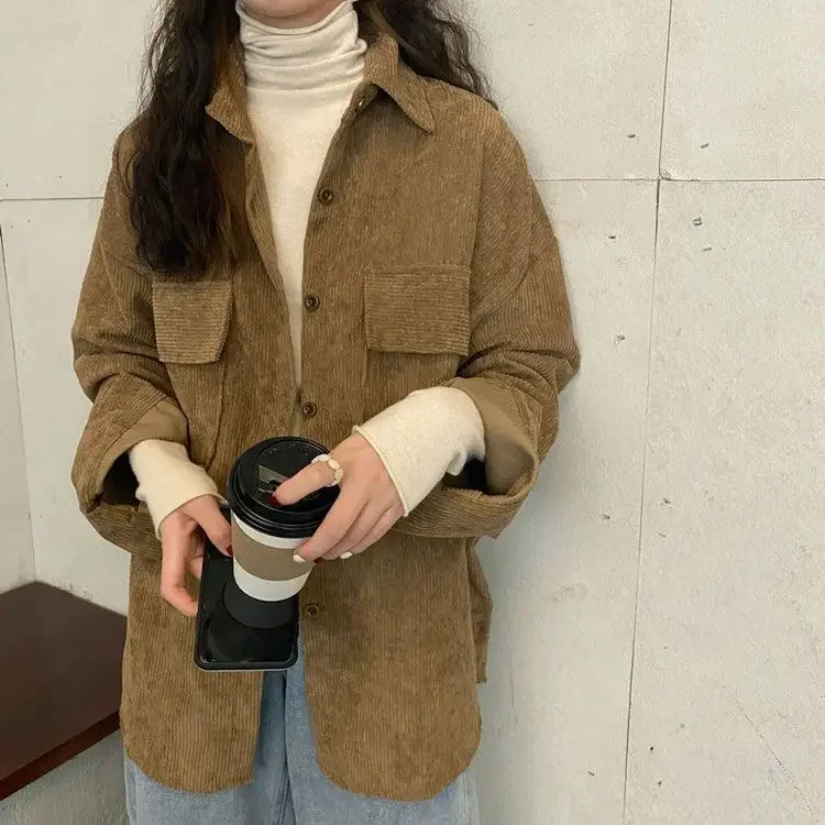 

Design Layered Long Sleeved Top Shirt for Women Corduroy Shirt Jacket for Women with a Niche