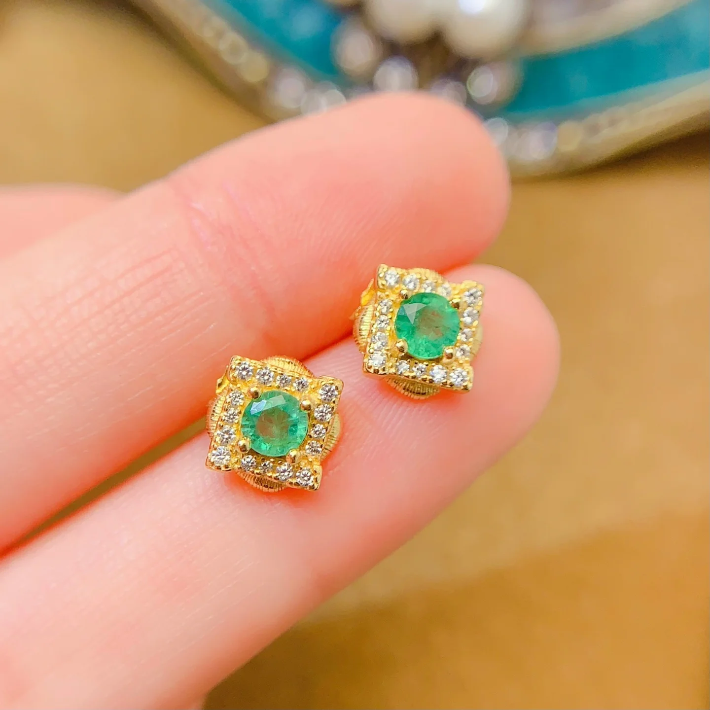 

Новые серьги из серебра 925 пробы с изумрудом, круглые 4x4 мм, высококачественные универсальные модные легкие роскошные женские винтажные изысканные серьги