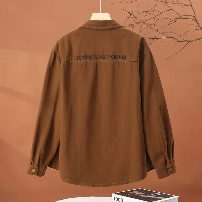 Giacca di jeans di media lunghezza da donna nell'autunno e nell'inverno 2025 Nuova giacca casual Top slim ampio e versatile