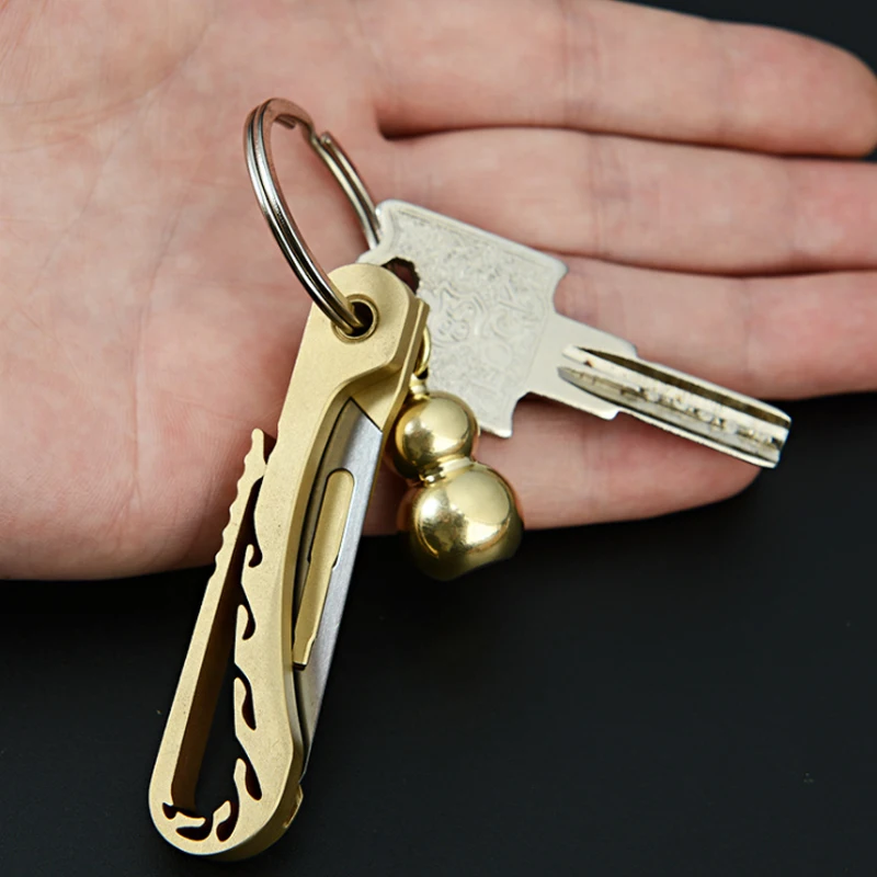 Imagem -06 - Edc Latão Mini Faca Dobrável Multi-funcional Courier Faca Portátil Edc Chaveiro Auto-defesa Bolso Faca Equipamento de Acampamento