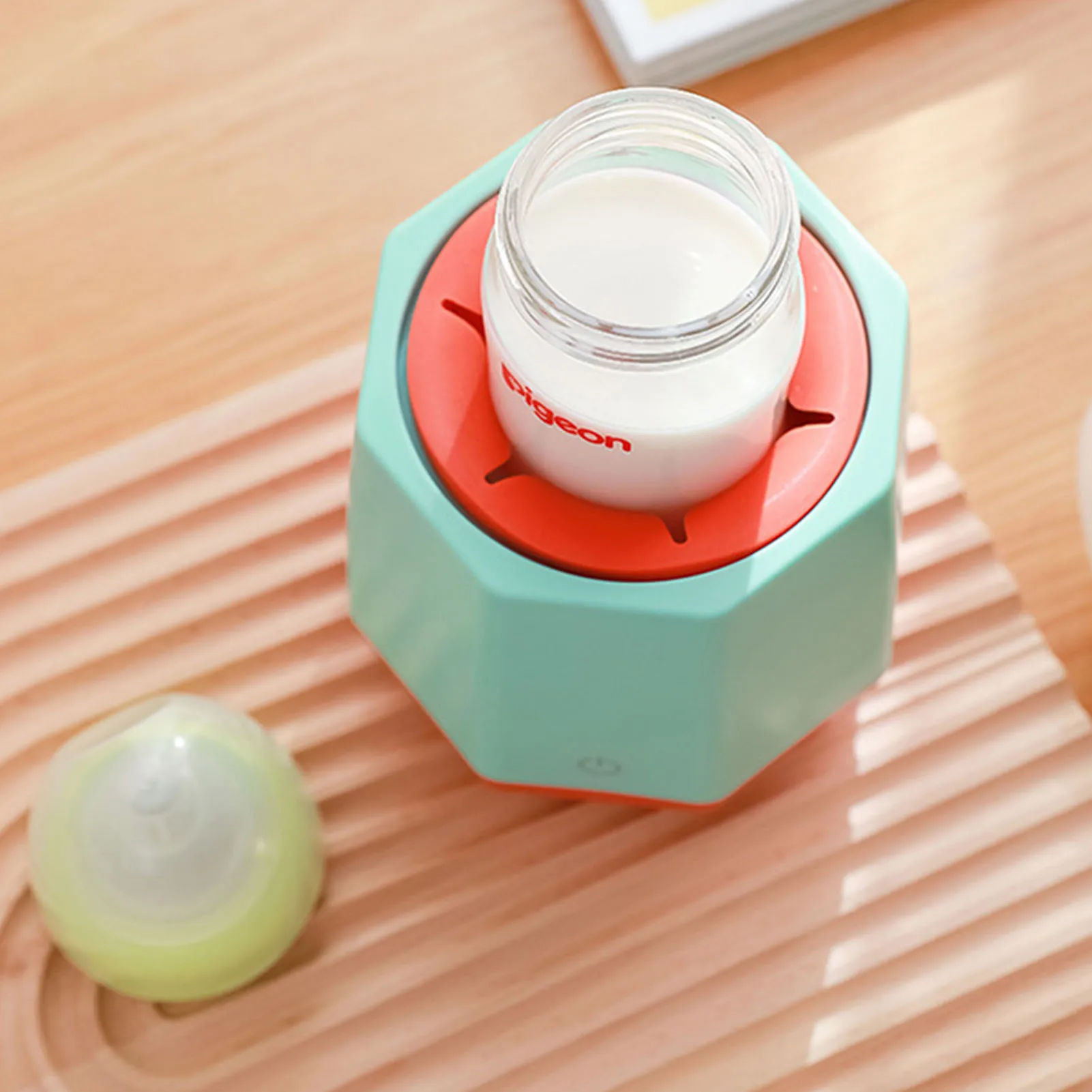 Portable Electric Feeding Bottle Shake Machine Hands Free Mixed Milk Powder Blender Automatic Baby Milk Bottle Shaker For Infant