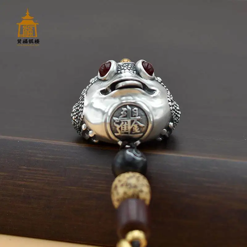 Suitable for silver three-legged toad pendant foot silver 999 silver pendant gold toad car key chain backpack pendant playhandle