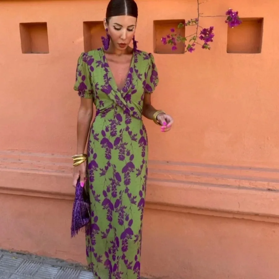 

【Новый стиль】Летняя женская одежда в европейском и американском стиле, модное плиссированное длинное платье с принтом, элегантное облегающее платье с V-образным вырезом и короткими рукавами.