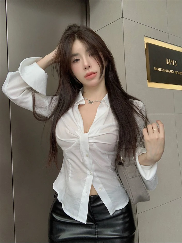 Automne plis chemises Sexy femmes blanc manches évasées Chic coupe ajustée bouton Blouse mode française esthétique décontracté femme nouveaux hauts