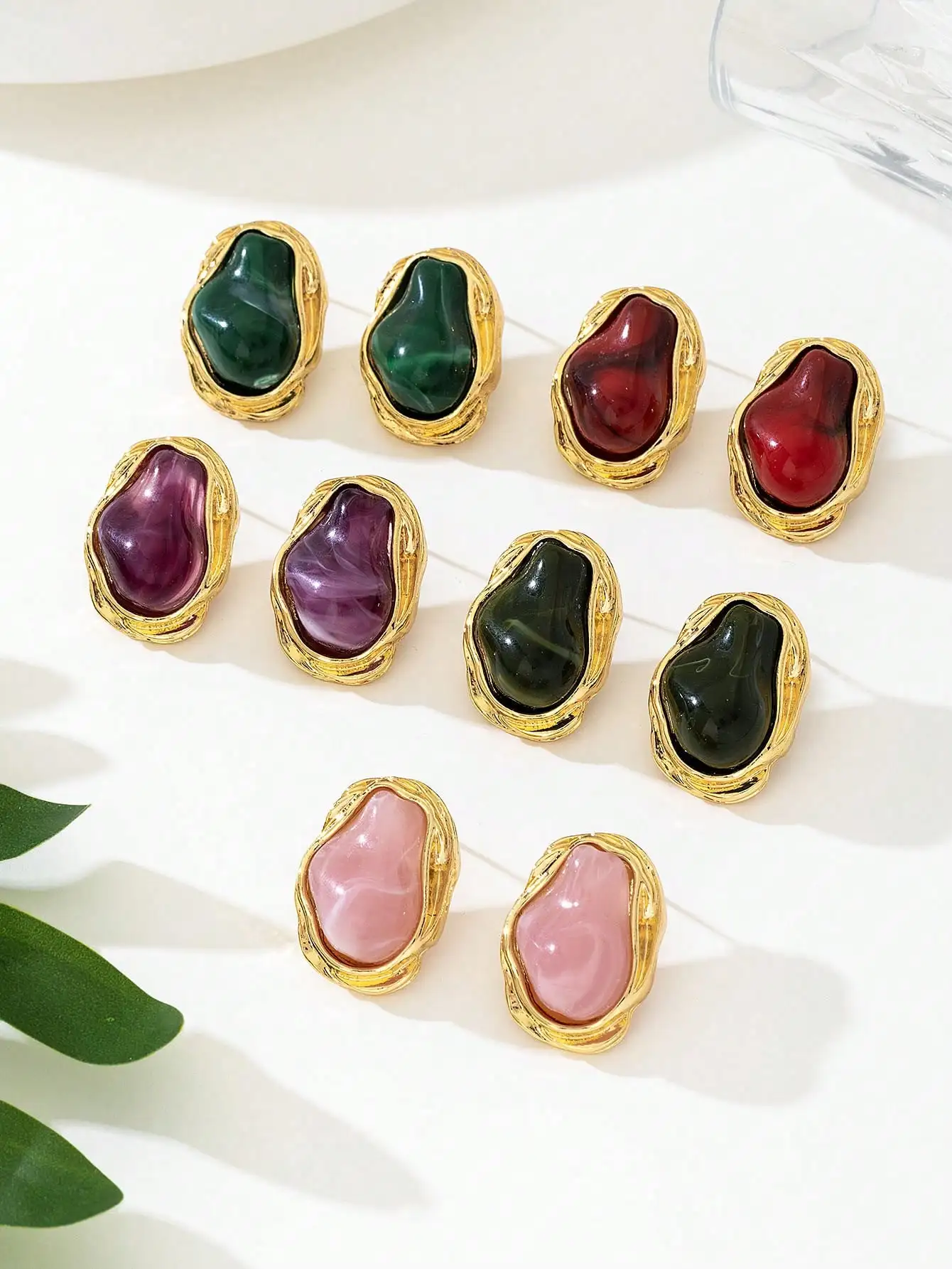 

Exquisite Jewelry: Elegant Pearl Stud Earrings Ideal for Ladies Who Appreciate Fine Accessories