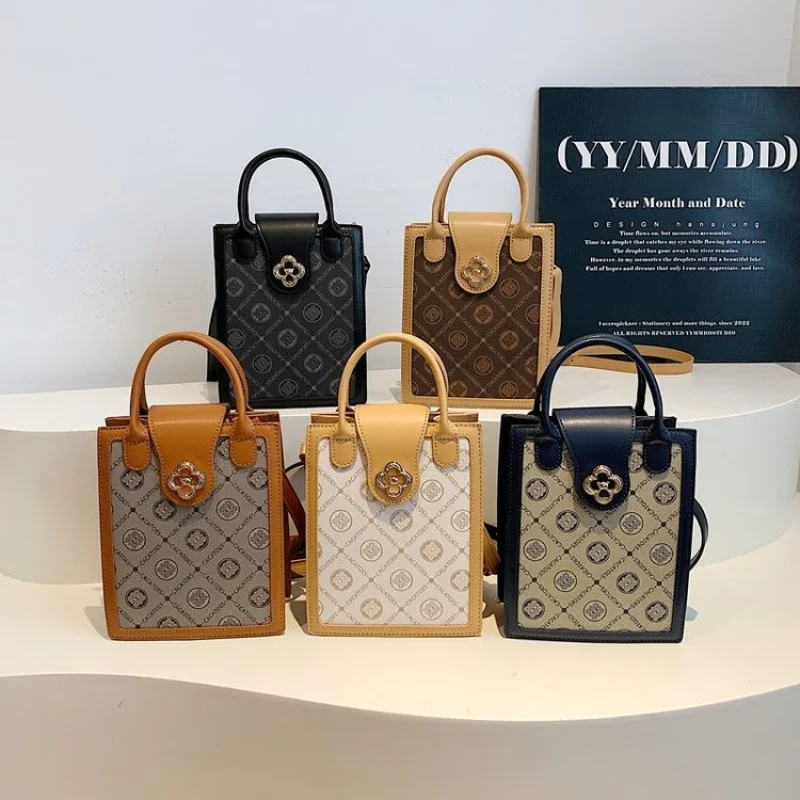 

High-End Women's Waxed Leather Tote Bag With Casual Simple Vintage And Paris Elegant Commuter Look ​