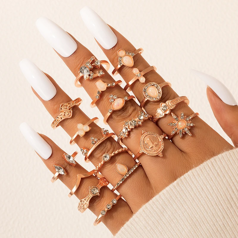 Tocona 19pcs/Set Bohemian Love Hollow Star Ring Set Vintage Geometric Alloy Water Drop Brick Joint Ring Set Jewelry Girl Gift