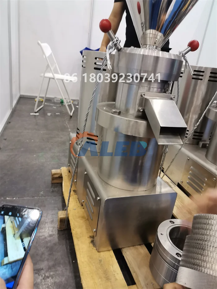Hot Sale Cocoa Bean Sesame Small Grinder Machine  Vertical Colloid Mill Machine Nuts Butter Making Machine