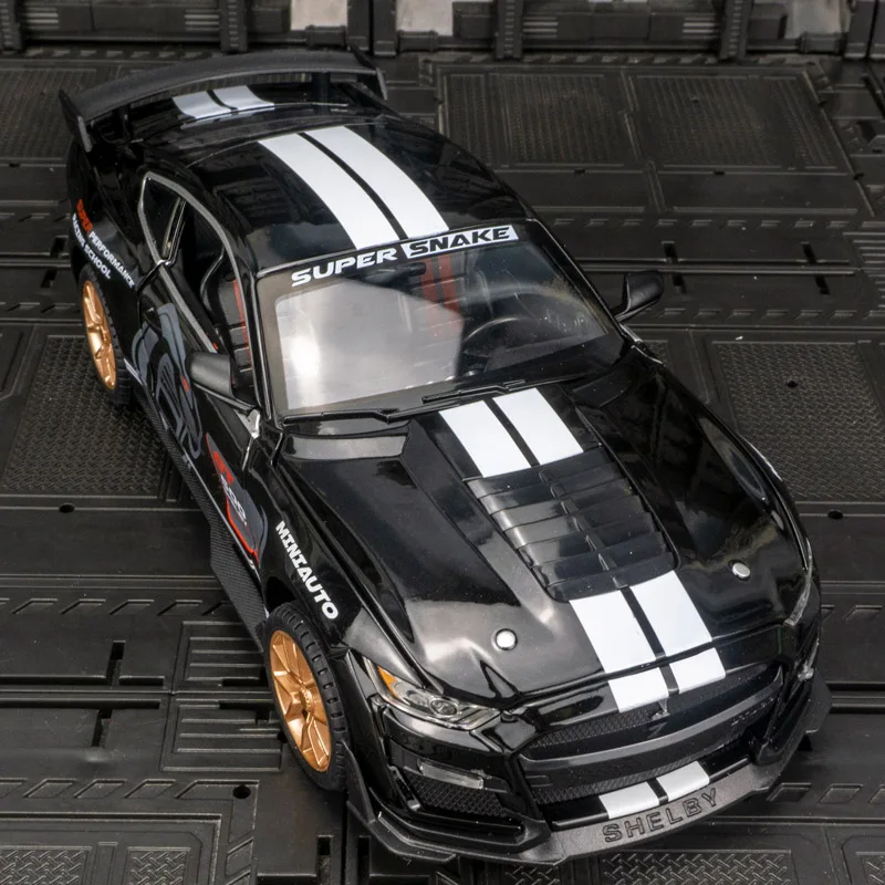 Simulazione 1:24 Ford Shelby GT500 modello di auto in lega supercar porta di auto giocattolo per bambini può essere aperta con suono e luce