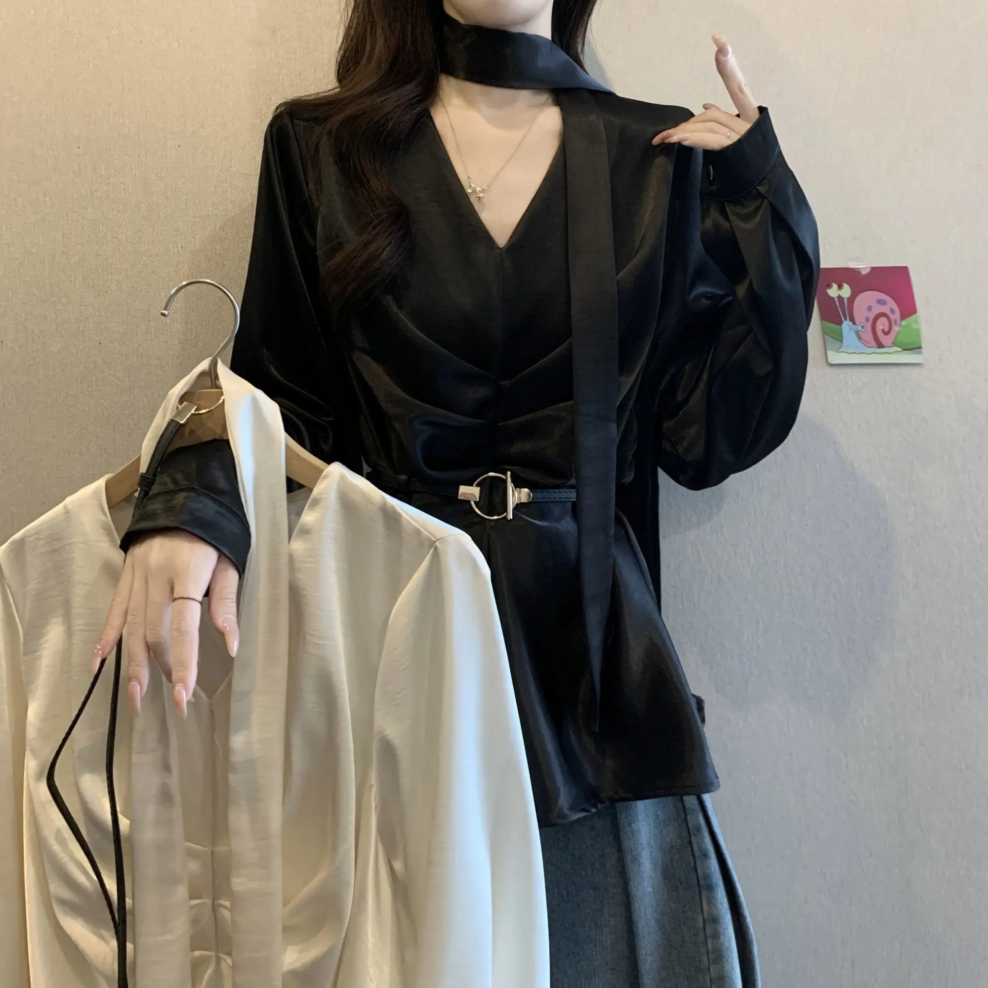 

Satin Streamer V-neck Shirt 2026 Early Autumn New Temperament Belt Waist Top