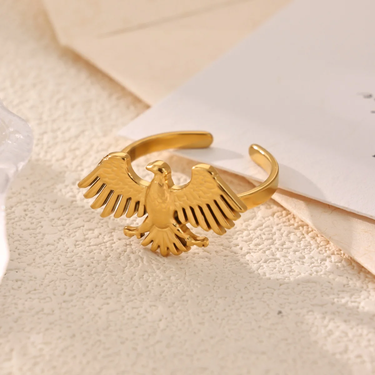 Goldfarbener Adler-Offener Ring aus Edelstahl, Fliegender Vogel, Falken, Verstellbarer Statement-Fingerring für Damen und Herren, Trendiger Tierschmuck – Detail 6