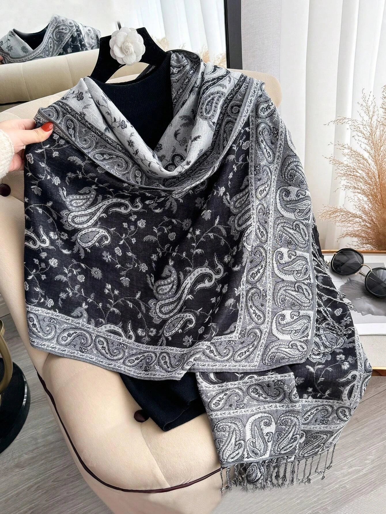 2025 New Pashmina Women Scarf Bohemia Paisley Shawl Wrap Paisley Jacquard Flowers Cashmere Classic Tassels 70X190cm image 5