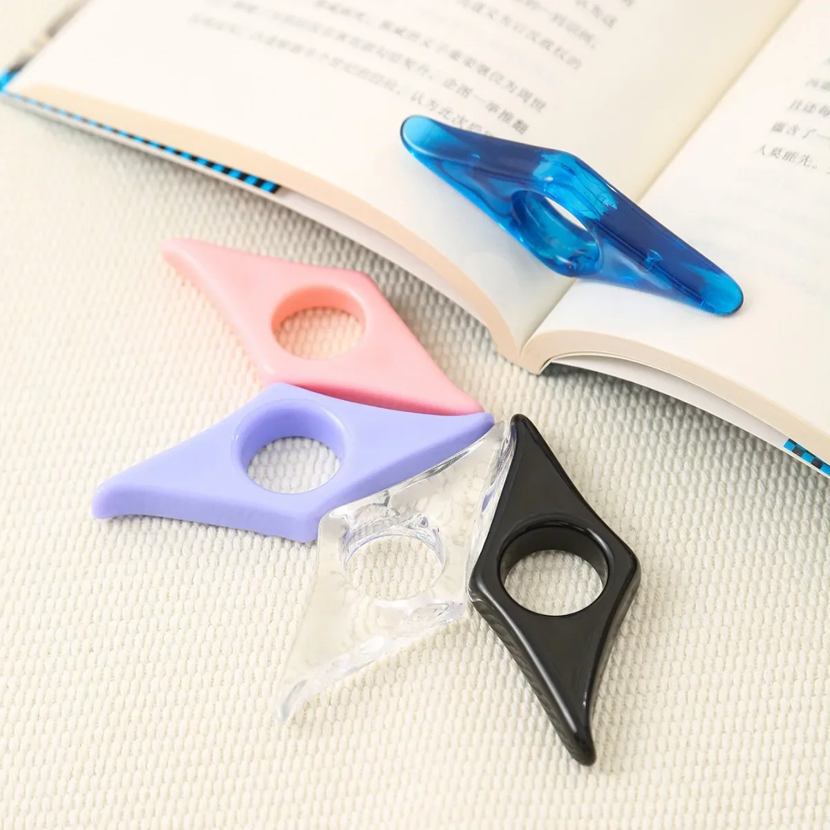 1pc Thumb book support plastic press bookmark press reading aid