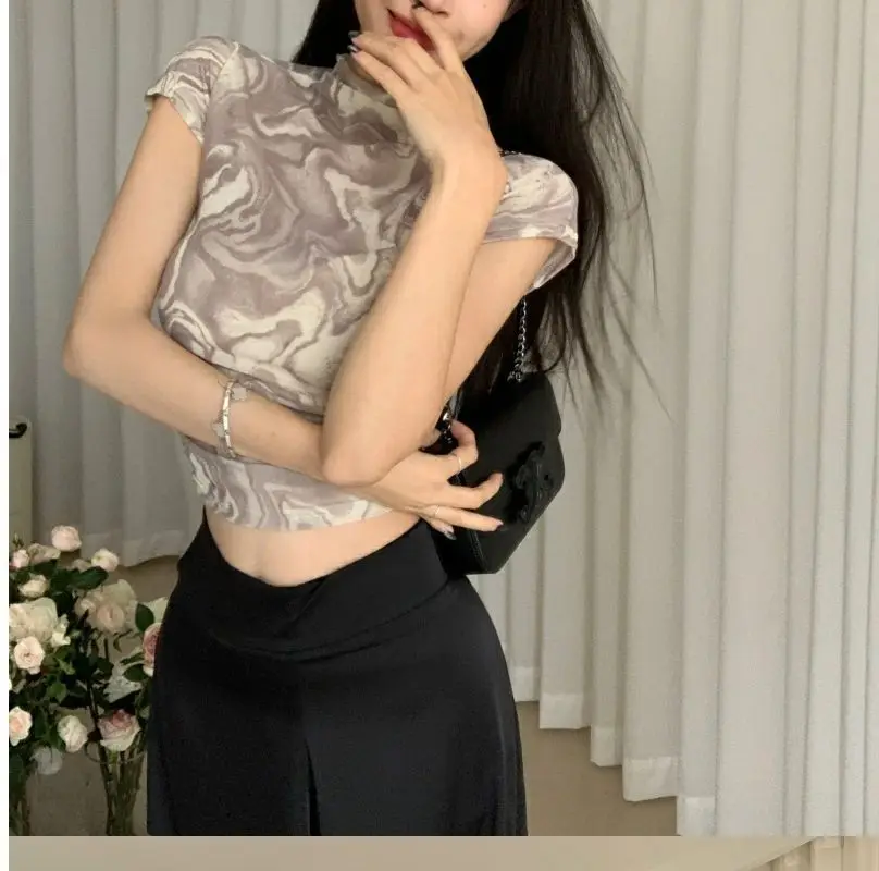 Top corto misto Spicy Girl 2025 Estate Nuovo design di abbigliamento da donna Senso Temperamento Slim Fit Collo semi alto