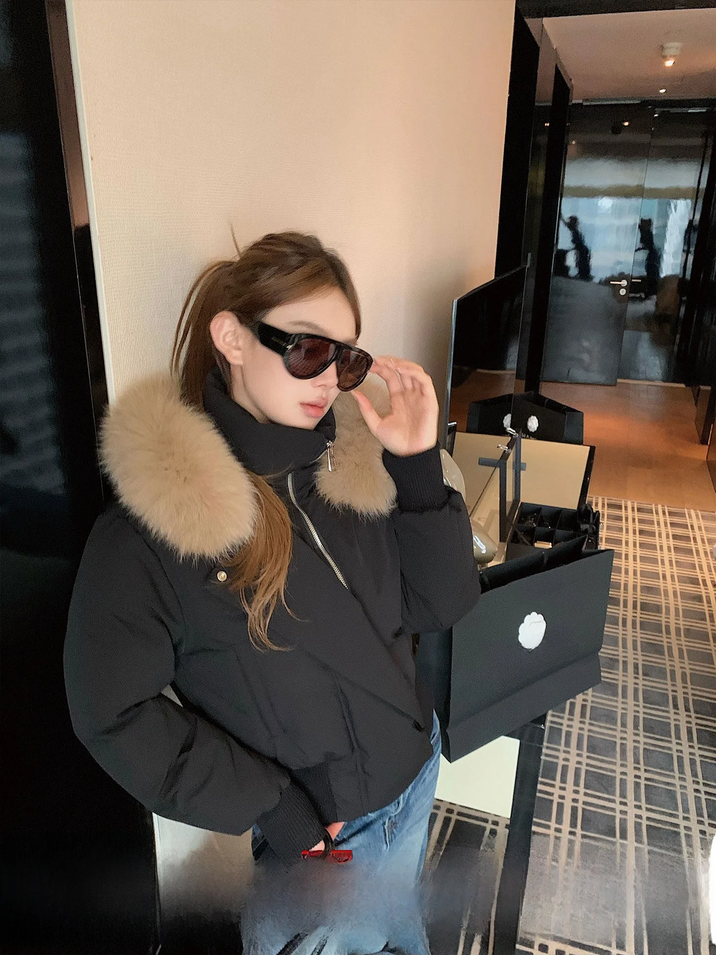 

Повседневная белая пуховая куртка-пуховик с отстегивающимся меховым воротником для женщин, зимняя коллекция Okaaay Moroccan Winter Collection