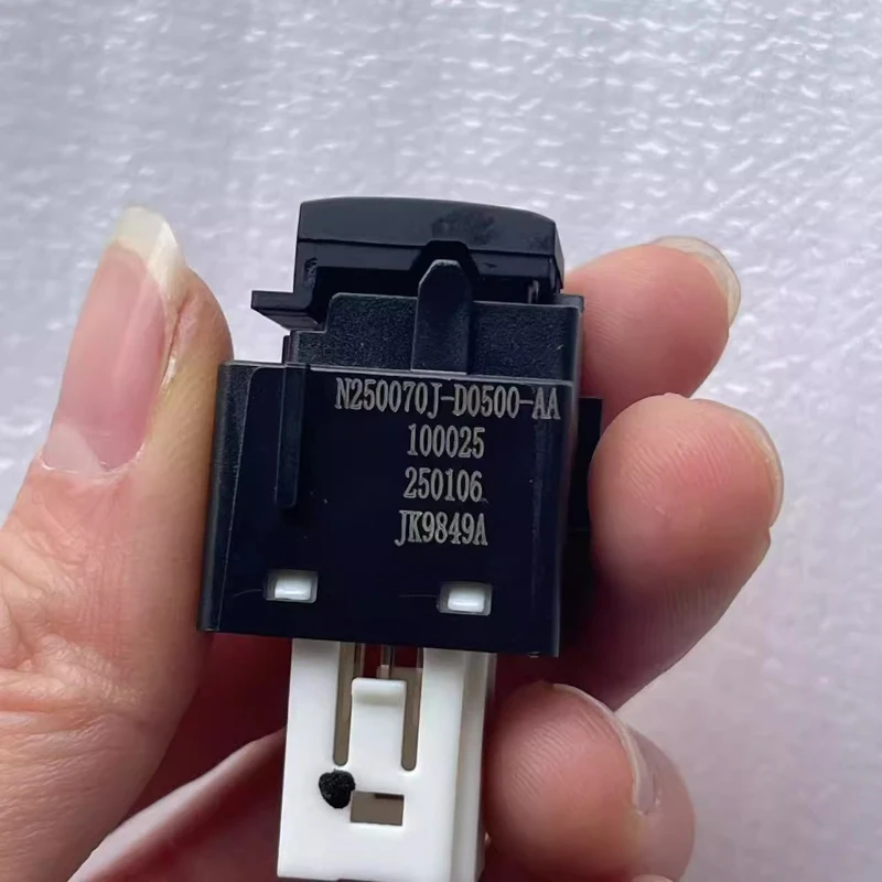 Electric back door button for DONGFENG SHINE AX7 E70/Evolute I-pro Luggage compartment switch
