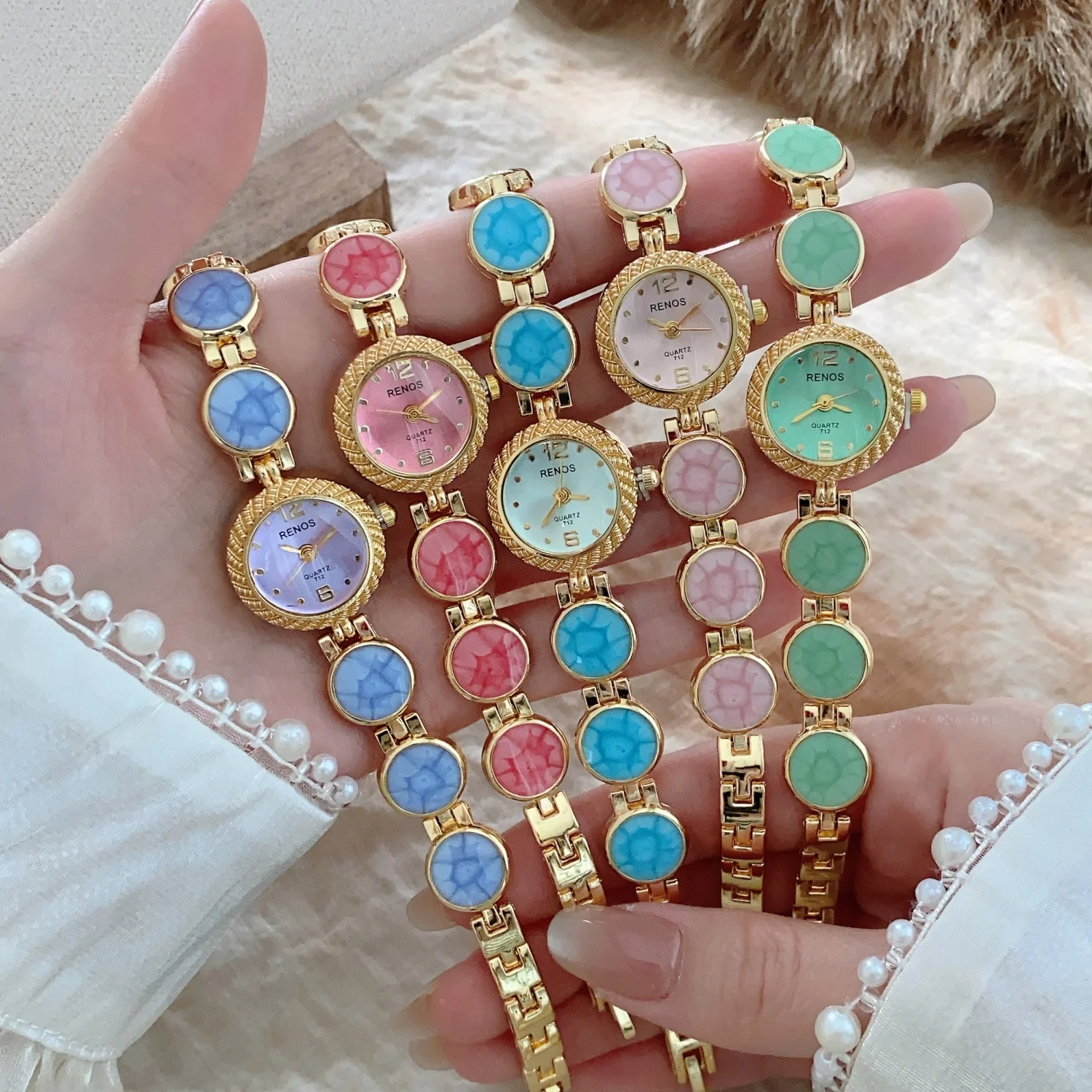 

Colorful Bracelet Chain Women's Watches High Quality Gold Quartz Ladies Watch Small Dial Elegant Wristwatch montre pour femme