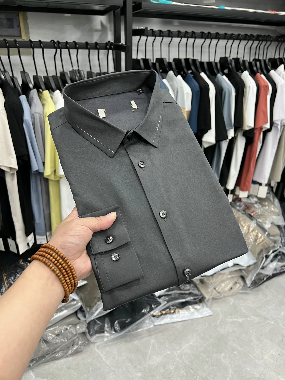 

Slim Fit Long Sve irt Soft Skin-Friendly Tee-Proof Technology Fabric Thin Spring Faion Casual Sle Button Plaet