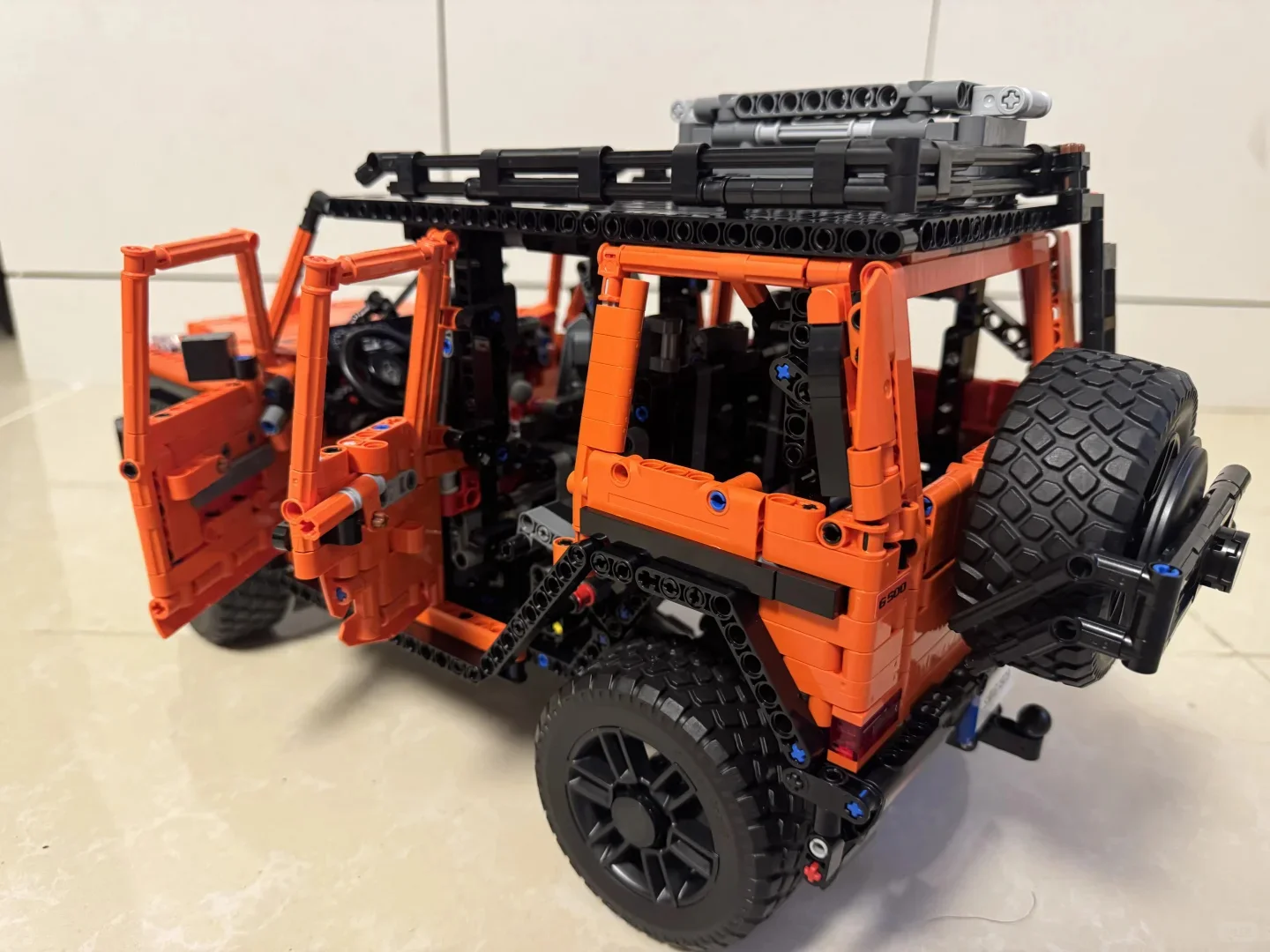 

2026 New MOC orange large car model display block children's boy holiday gift