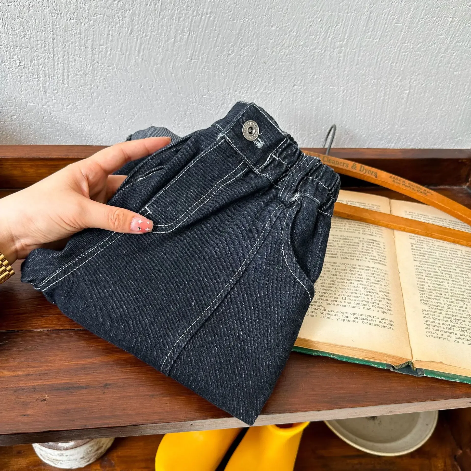 Kinder hose 2023 Herbst neue Jungen und Mädchen Persönlichkeit einfarbige Jeans Baby All-Match Freizeit hose