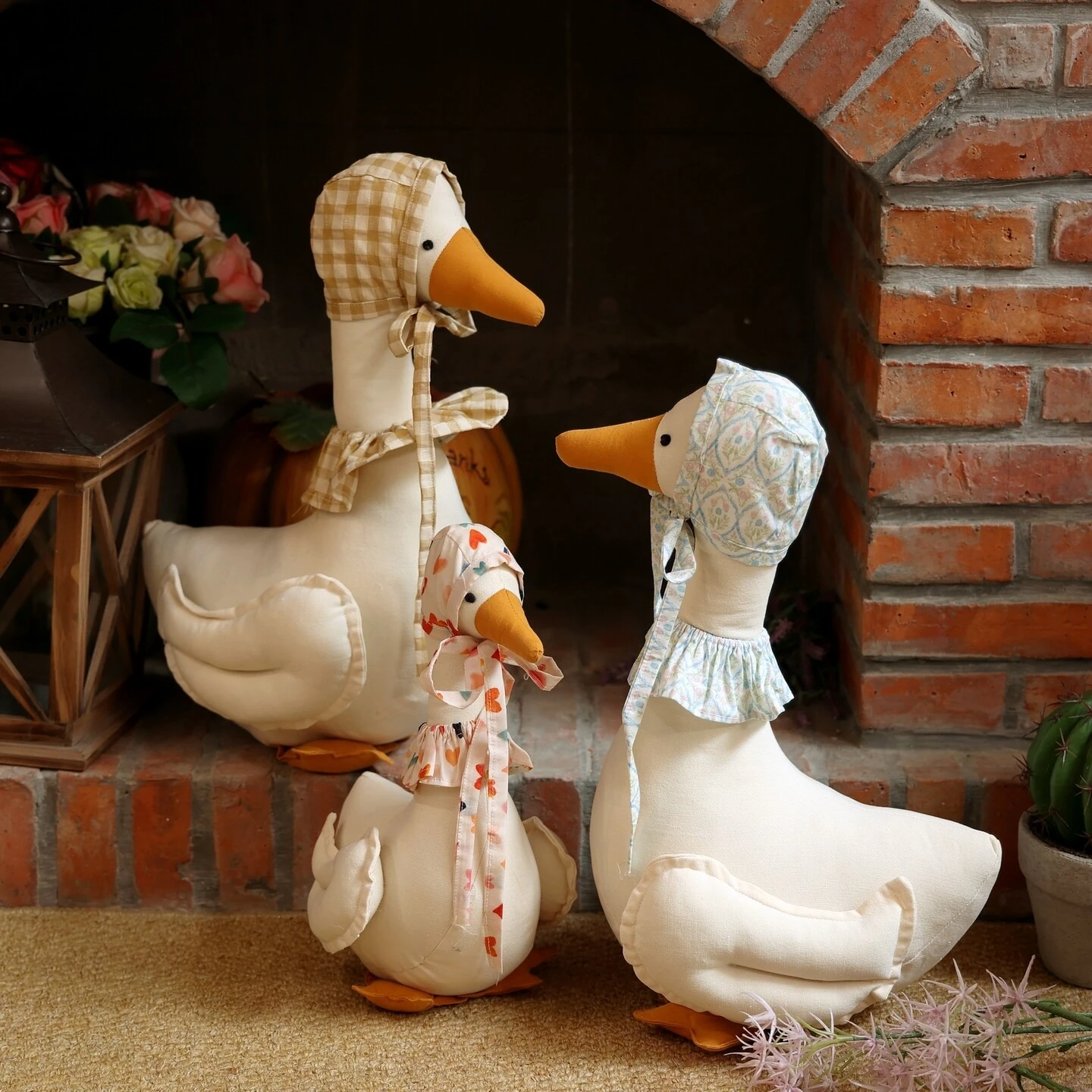 Standing Fabric Goose Figurine,Goose Statue for Tabletop Shelf Cute Animal Accent Decor for Living Room ,kids room