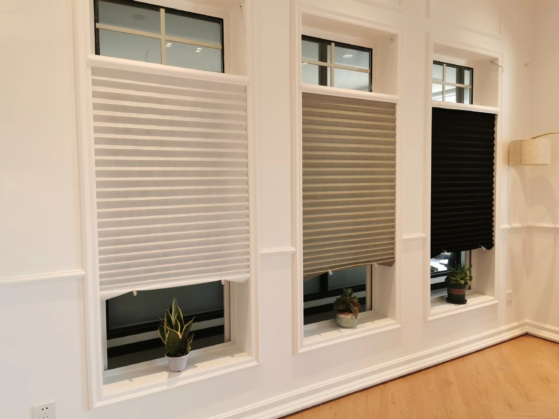 

Blind for Window Self Adhesive Pleated Blinds Cordless No Drill Fabric Blinds Room Darkening Shades Blackout Shades for Bathroom