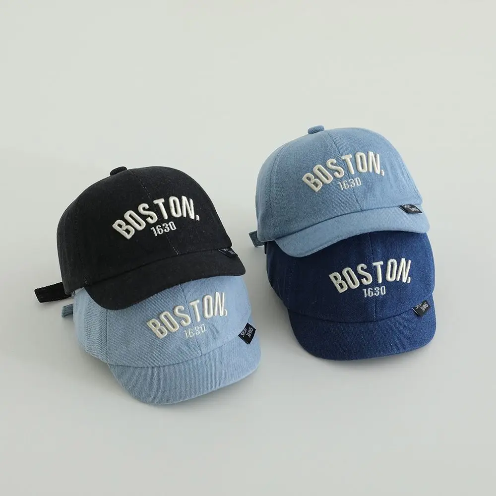 Berretto da baseball con lettera Hip Hop a cupola in denim blu moda 1-3 anni Cappello con visiera per bambino a tesa corta da esterno