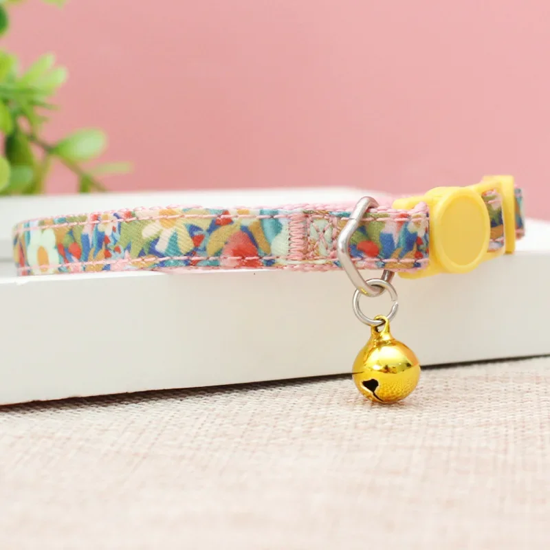 

Cat Collar With Bell Universal High-Looking and Cute Pet Accessory For Puppies Cat Collar