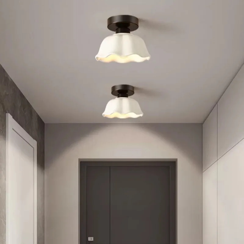 

Потолочный светильник в скандинавском стиле с керамическим плафоном, креативный, роскошный, для балкона, простой современный светильник для прихожей/фойе