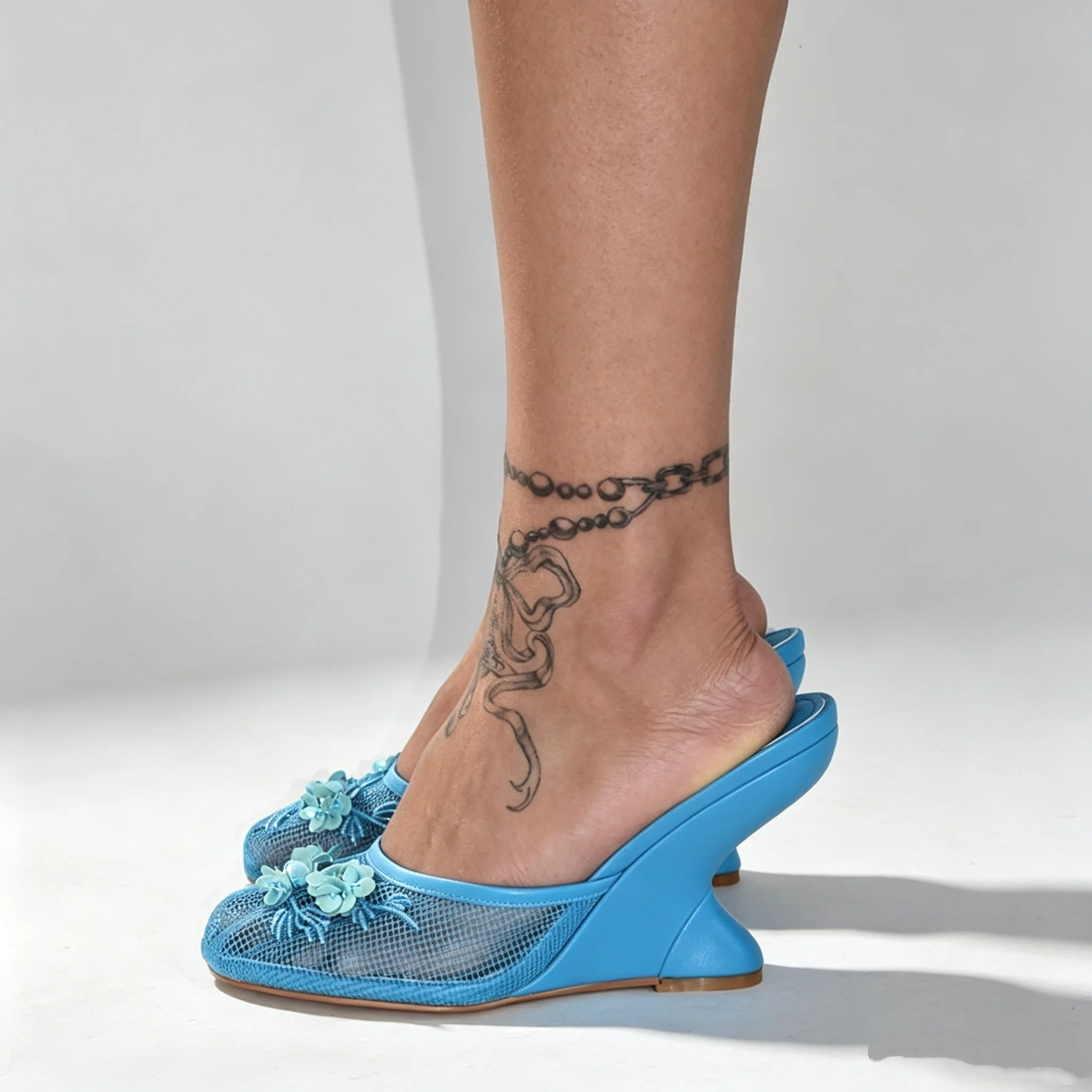2025 New Mesh Flowers Shallow Round Toe Summer Women Slippers Stiletto Middle Heels Slip On Design Large Size Closed Toe Shoes