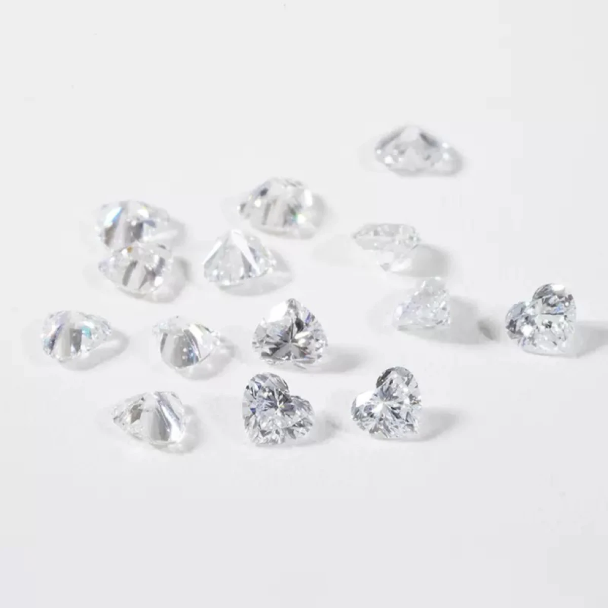 1PCS Heart Shape DEF Color VS/VVS Clarity Loose Small Diamond HPHT Different Sizes Lab Grown Melee Diamond For Custom Jewelry