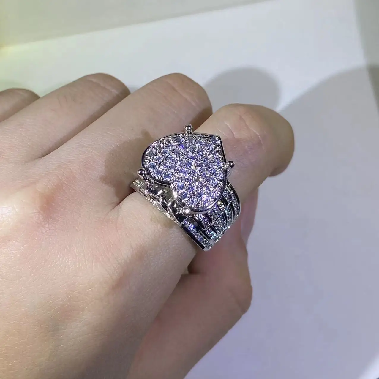 Nowy 925 Silver Exquisite Big Heart Ring 5A CZ Micro Pave Cubic Zirconia Ring Fully Iced Out Bling Hip Hop Punk Men Women Jewelry — zdjęcie 5
