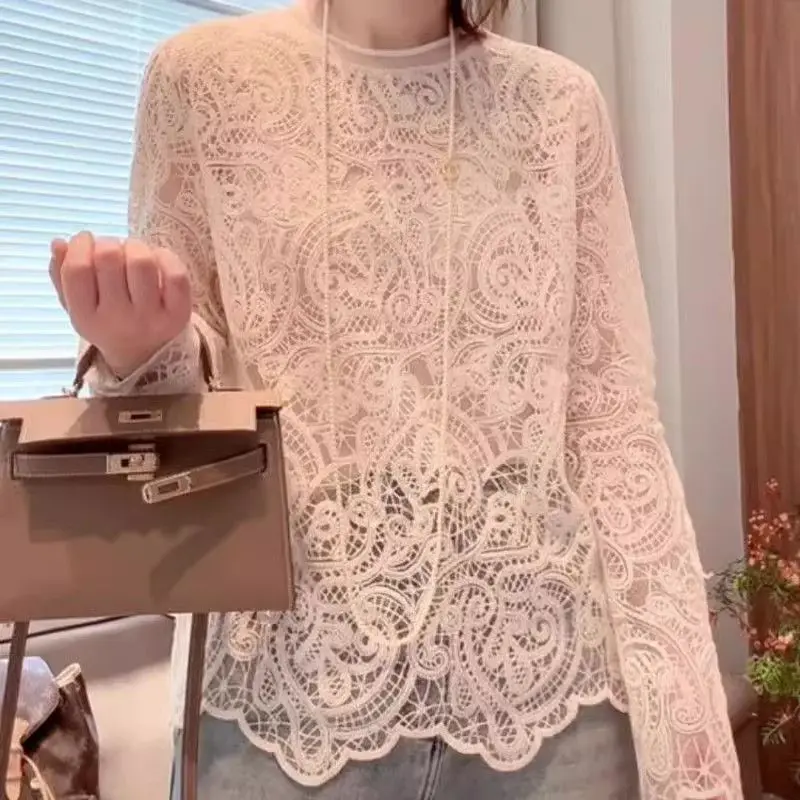 

Hollow Hook Flower Lace Bottom Shirt Women's Autumn Loose Look Thin and High end Fashionable Interior Fold Up Top