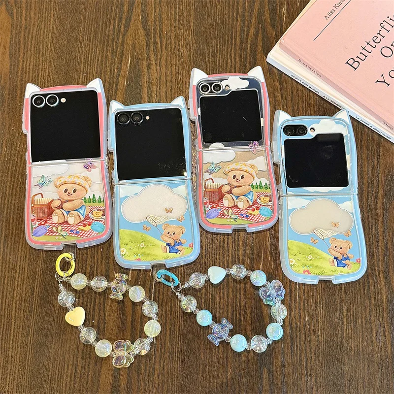 

Funny Cute Cartoon Bear Butterfly Phone Case For Samsung Galaxy Z Flip 7 6 5 4 3 ZFlip6 ZFlip7 Cover with Chain Cases Capa