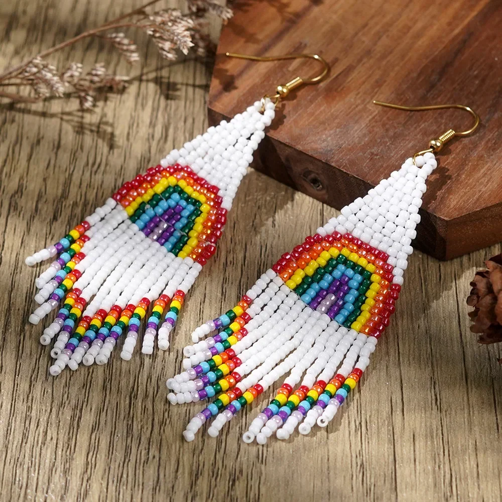 Anting manik-manik Rumbai Serbaguna Desain Pelangi Rajutan Tangan Bohemia Paduan Pasang Anting manik-manik beras warna gradien sederhana