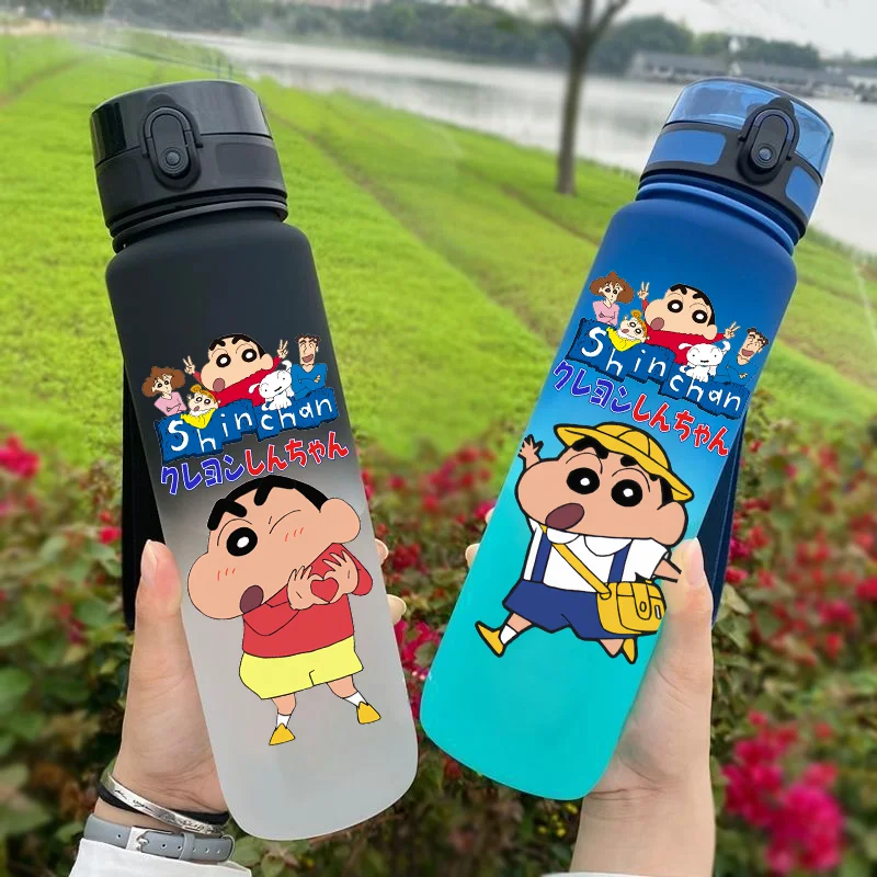 Crayon Shin-chan Anime Peripheral Water Cup, botella de agua de plástico esmerilada para bebidas calientes, regalo de dibujos animados para niños, 650ml