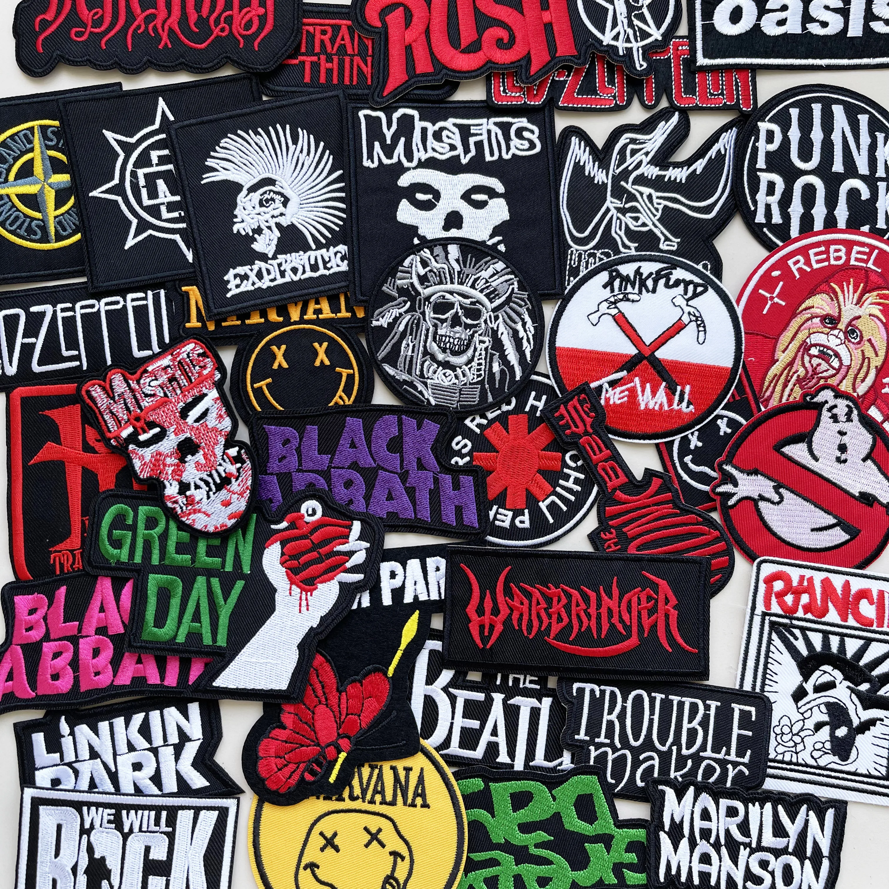 

Rock/Guita Patch Letter Slogan Embroidery Iron On Patches For Clothing thermoadhesive Patches For Clothes Backpack Hats DIY