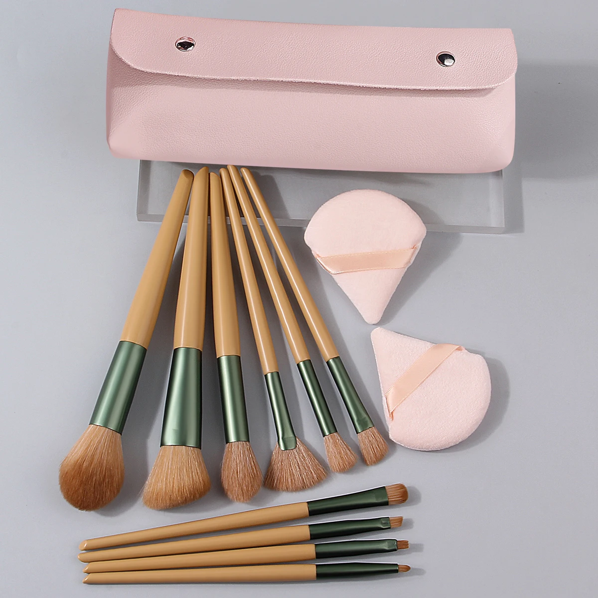 Conjunto de pincéis de maquiagem com cerdas macias, 13 peças, pó solto, blush, pó triangular de dupla face + bolsa de armazenamento de pincel de maquiagem