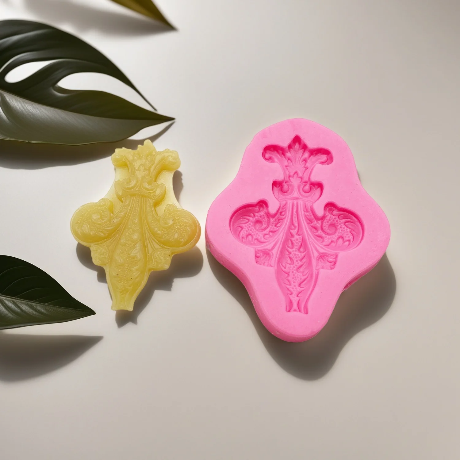 Relief Pattern Fond…