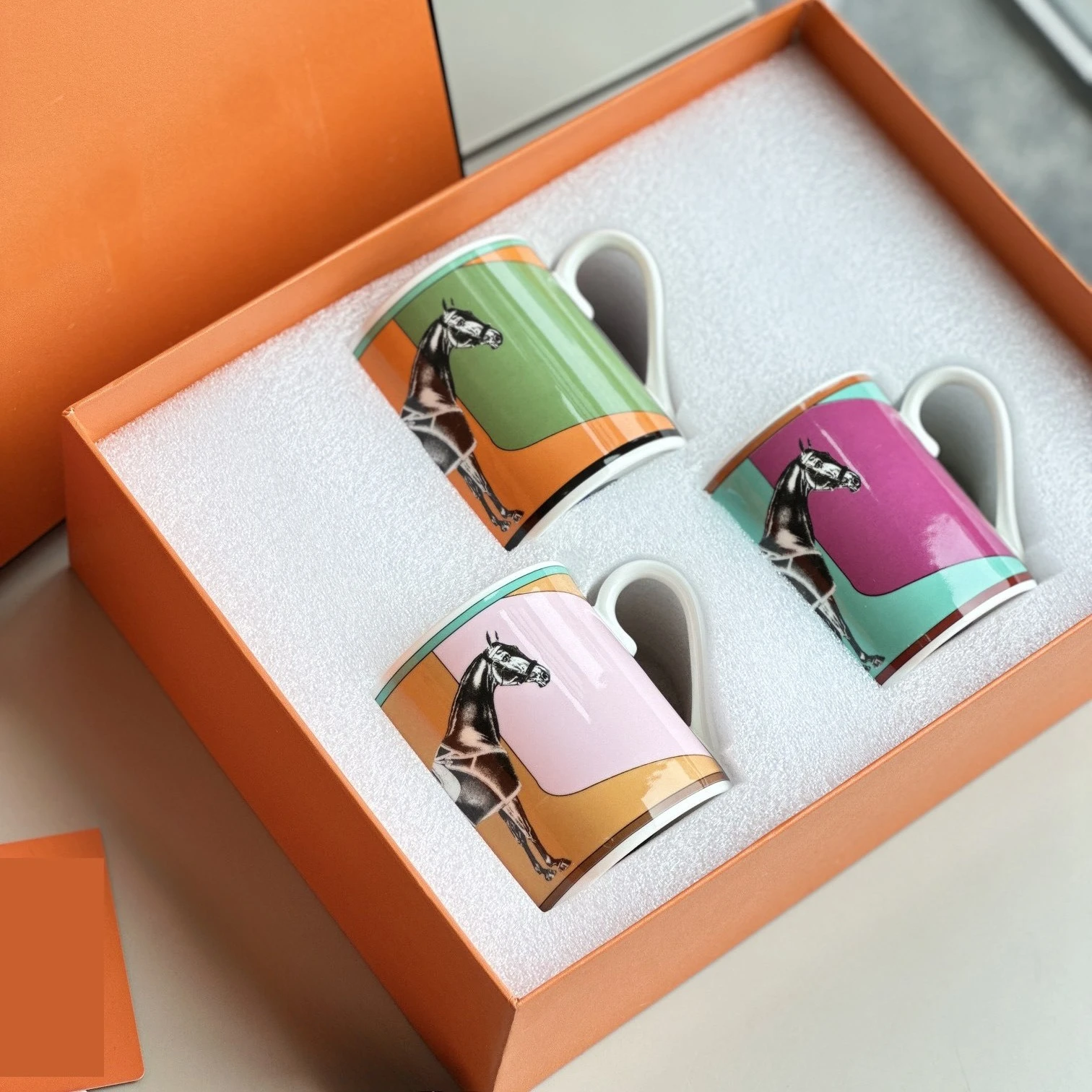 العظام الصين القهوة 2 كوب الصحون القدح طبق غربي مجموعة أدوات المائدة الفاخرة الأوروبية الحد الأدنى