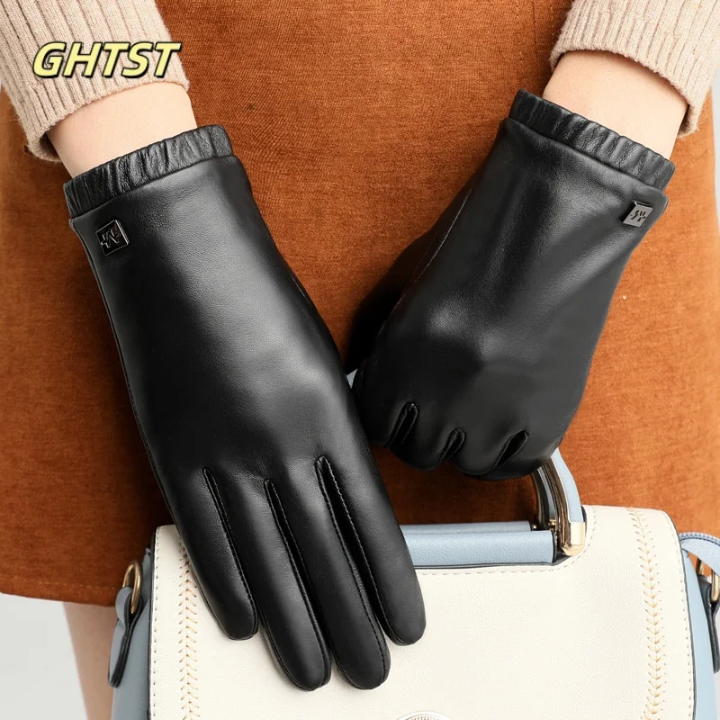 Guantes de conducción de cuero genuino de calidad a la moda para mujer, guantes cálidos de piel de oveja con dedos completos para invierno, mitones de lana a prueba de viento