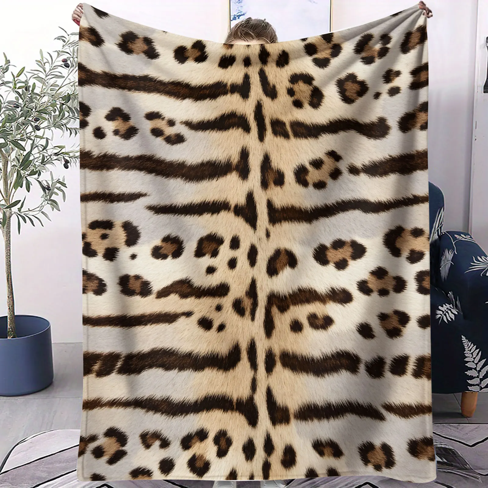 Symmetric Leopard Faux Hide Print Flannel Throw Blanket Ultra Soft Plush Warm Lightweight Blanket for Sofa Bed Car Travel Cover