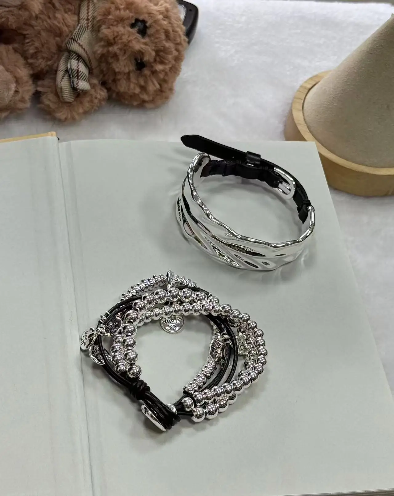 

UNOde50 Elegant Silver & 24K Gold Bracelet – High-End Sophisticated Piece, Enhance Your Charm, Budget-Friendly Price byYY UNOde5