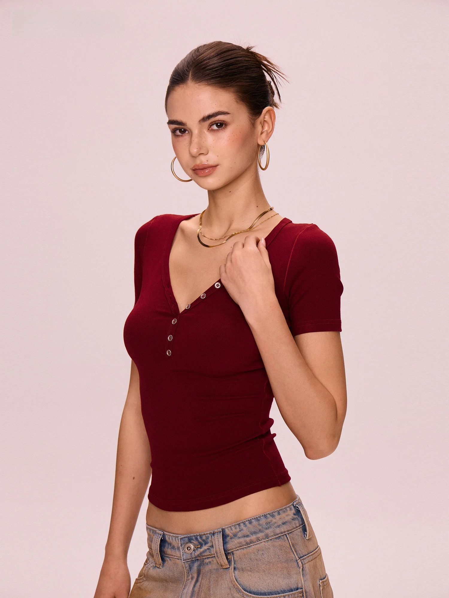 

MOKACAKE Red V-Neck Short Sleeve T-Shirt Women's Slim Fit Casual Style Summer New Arrival Citywalk Travel Shopping Commute