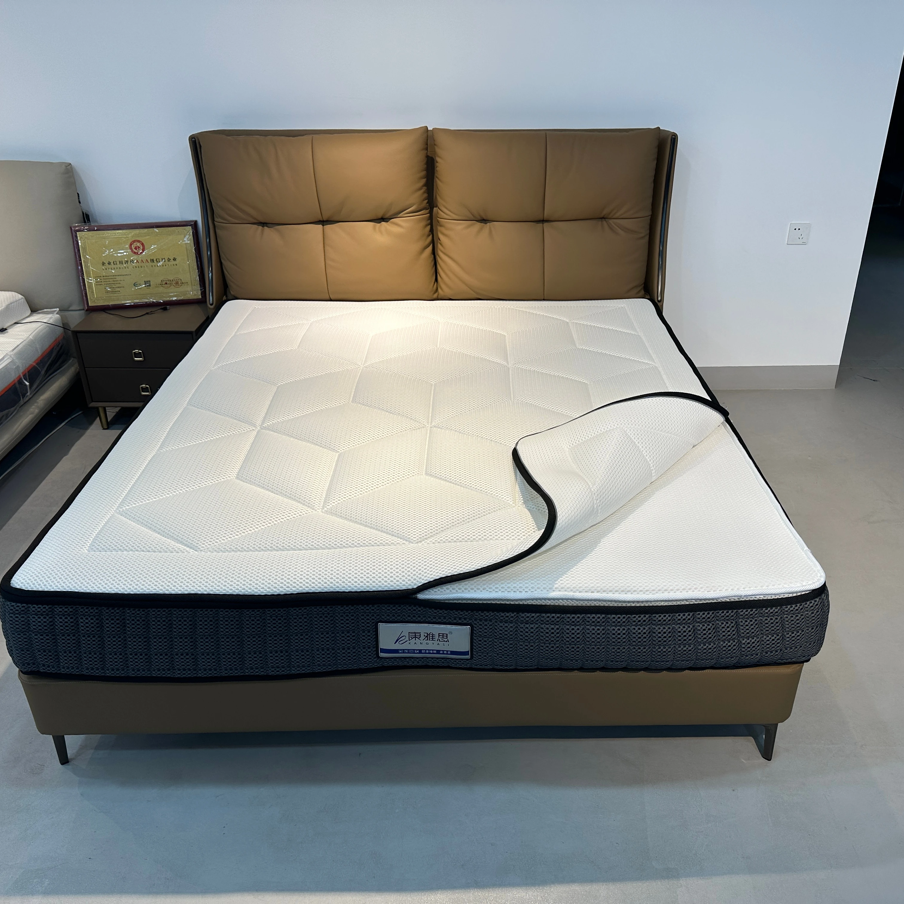 

Medium Firmness 3D Hybrid Queen Size Mattress Durable Breathable Foam for Home Villa Apartment Hotel School Hospital Bedroom Use