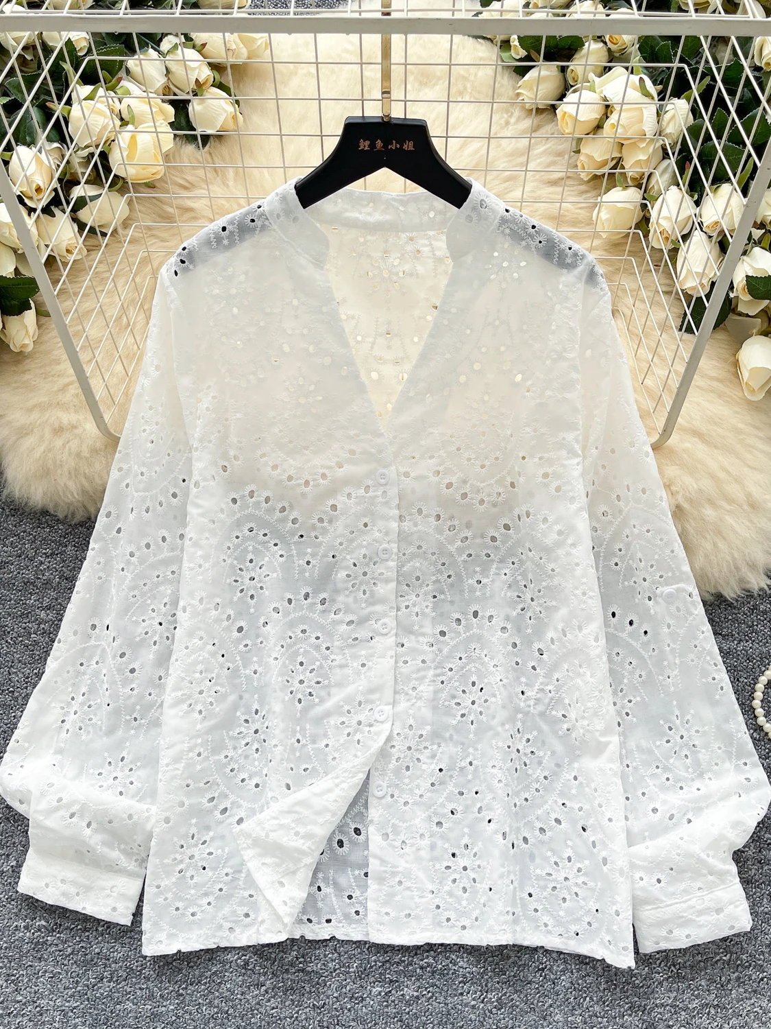 

Женский летний топ с длинным рукавом, ажурный, с цветочным узором, V-образным вырезом, свободного кроя, модный, для повседневной носки, в корейском стиле