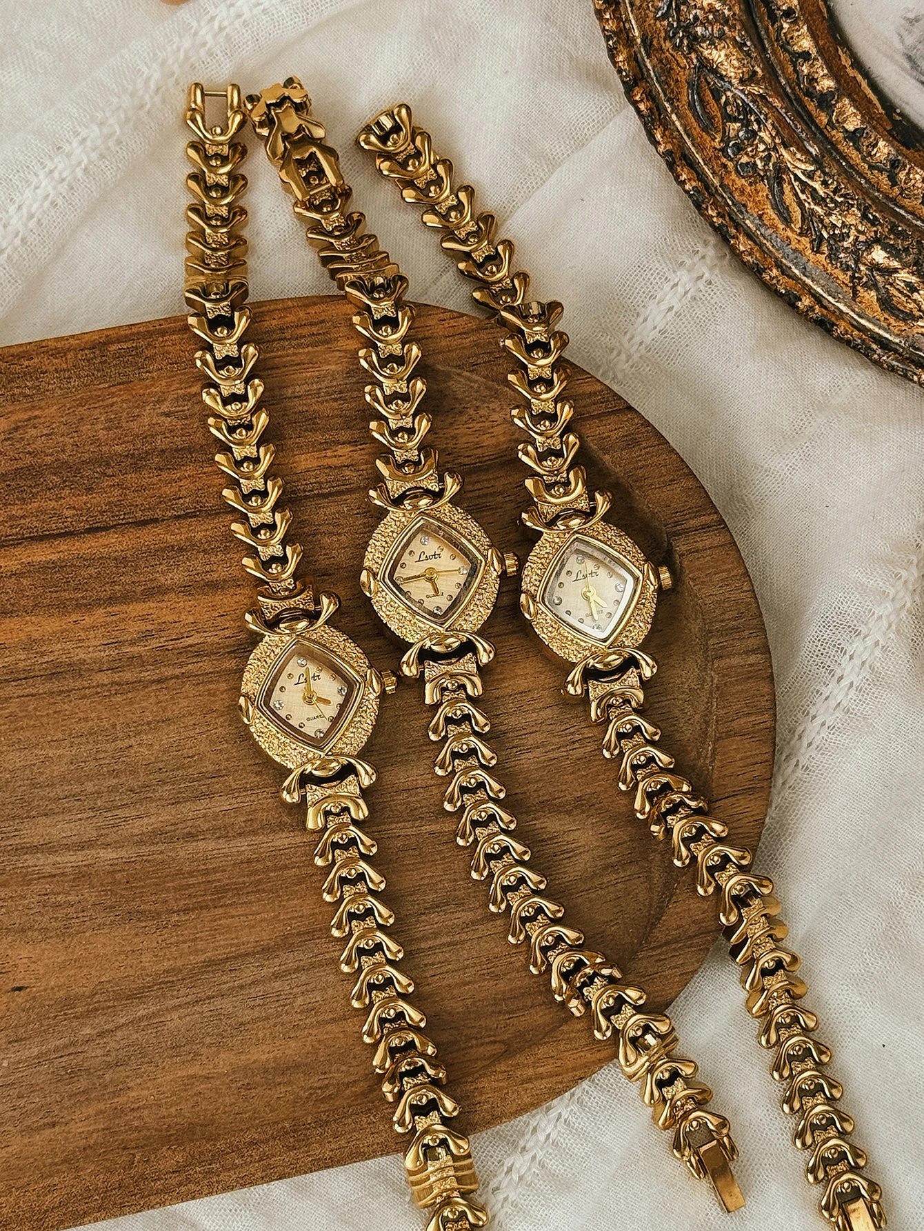 1 pièce de nouvelle montre pour femme haut de gamme vintage en or de style français avec bracelet en alliage de cuivre, élégante et de niche, avec un sentiment de sophistiques, à la mode, simple, luxueuse, en ligne, populaire, haut de gamme