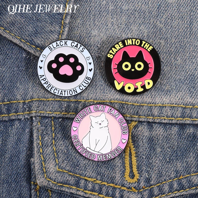 Schwarze Katzen Liebhaberclub Katzenpfoten-Abdruck Emaille-Pins Weiße Katzen-Fanclub Zertifiziertes Mitgliedsabzeichen Brosche Schmuck Geschenke für Katzenliebhaber