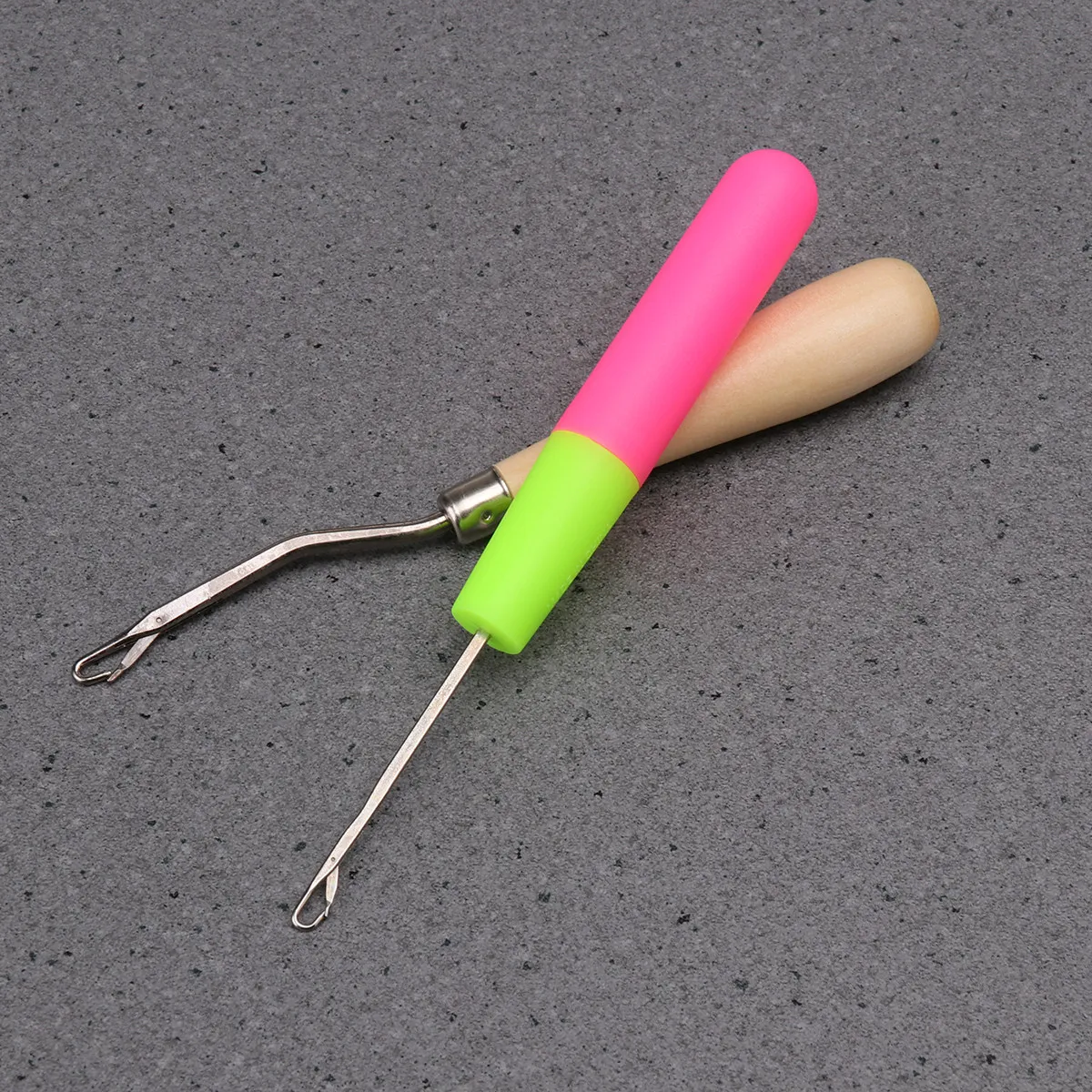 

2Pcs Crochet Needle Latch Hook Tool with Wooden Bent Handle and Plastic Straight Handle for Making Rugs Repairing Stocks Socks